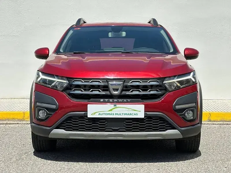 Usado Dacia Sandero Essentiel 91 CV (66 kW) 2021 Granate Berlina