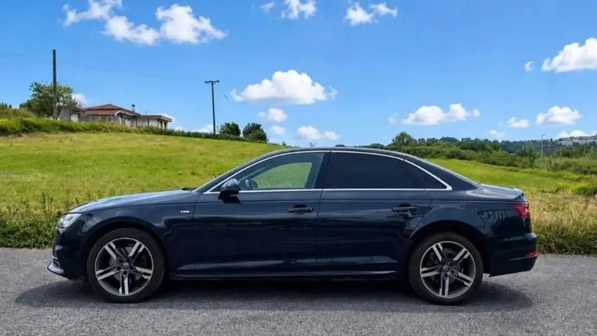 Usado Audi A4 S-Line 150 CV (110 kW) 2018 Negro Berlina