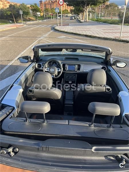Usado VW Beetle 105 CV (77 kW) 2016 Gris / plata Utilitario