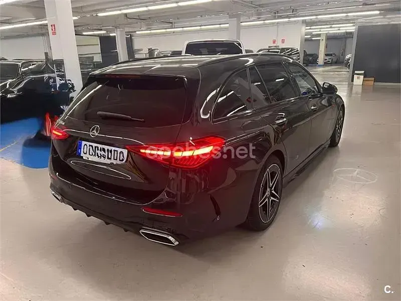 Usado Mercedes C220 200 CV (147 kW) 2023 Gris / plata Familiar
