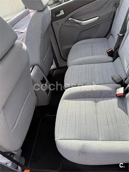 Usado Ford C-MAX Trend 109 CV (80 kW) 2011 Gris / plata Monovolumen