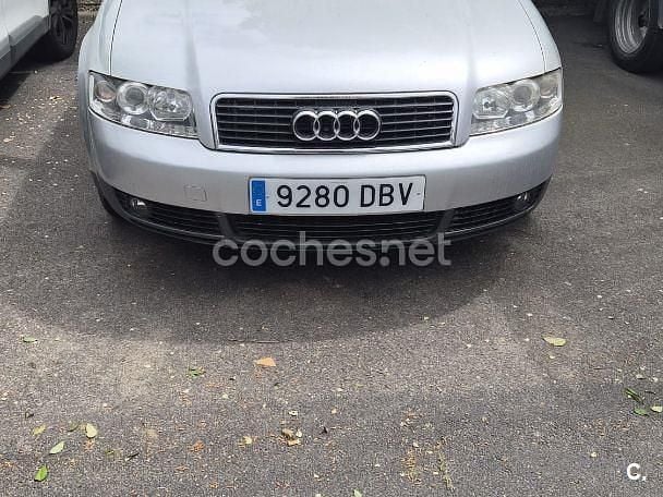 Usado Audi A4 130 CV (95 kW) 2004 Gris / plata Familiar