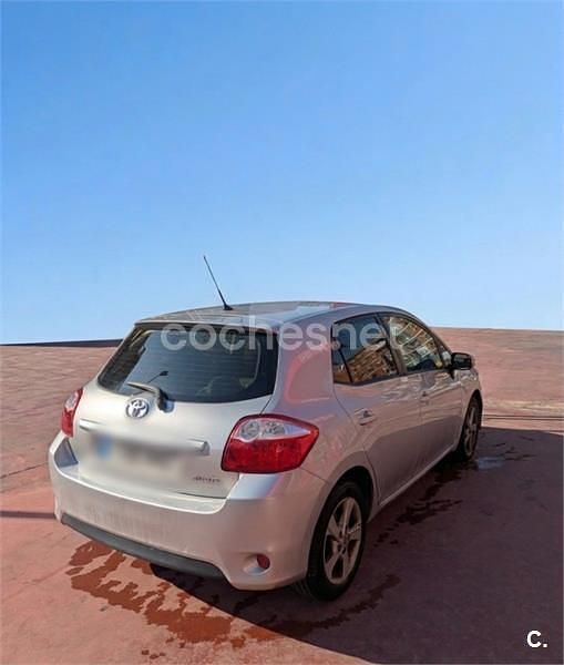 Usado Toyota Auris Active 126 CV (92 kW) 2011 Gris / plata Utilitario