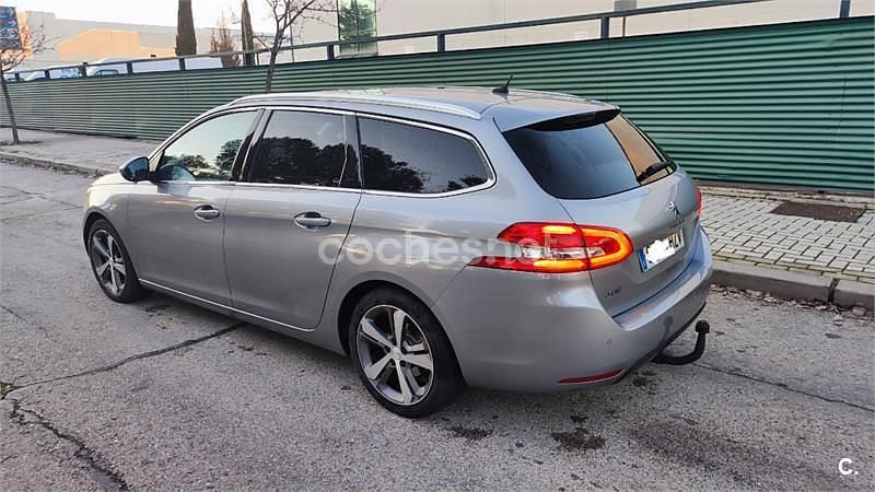 Gris / plata Usado 2014 Peugeot 308 Allure Familiar | 10.250 € (Un poco caro) - Imagen 1/4