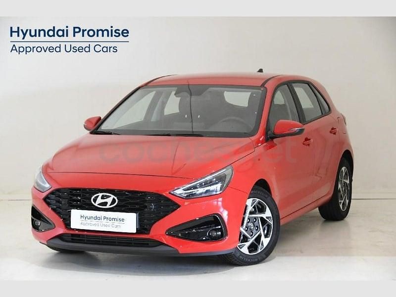 Usado Hyundai i30 100 CV (73 kW) 2025 Rojo Familiar