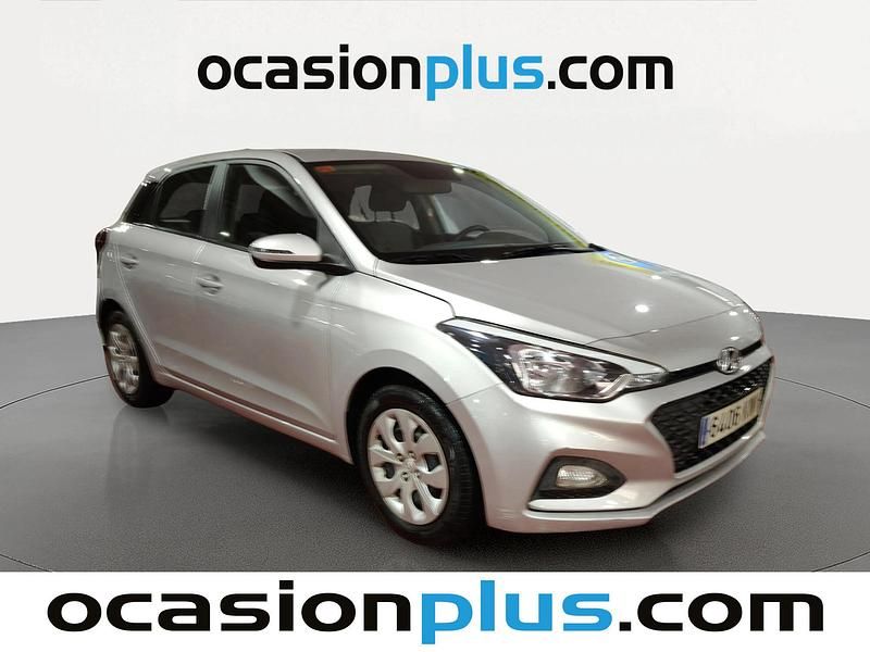Usado Hyundai i20 75 CV (55 kW) 2019 Gris Utilitario