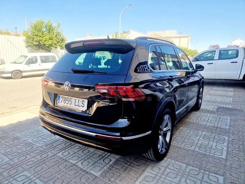 Usado VW Tiguan R-line 150 CV (110 kW) 2020 Negro SUV