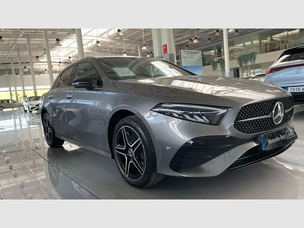 Usado Mercedes A250 218 CV (160 kW) 2024 Gris Berlina