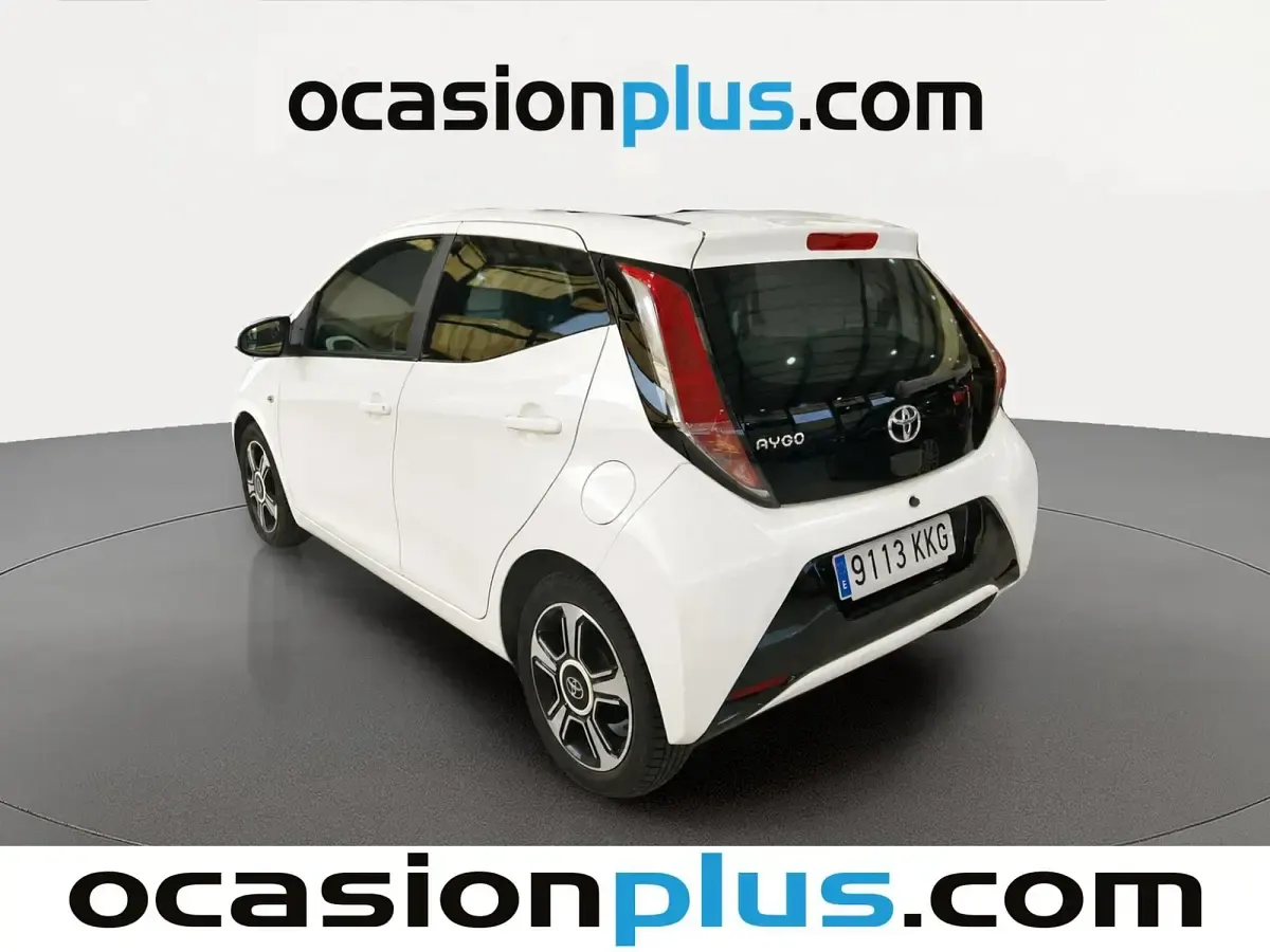 Usado Toyota Aygo x-sky 69 CV (50 kW) 2018 Blanco Utilitario