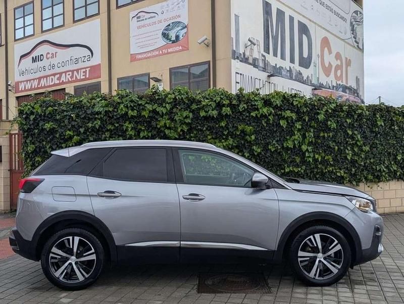 Usado Peugeot 3008 Allure 131 CV (96 kW) 2020 Gris SUV