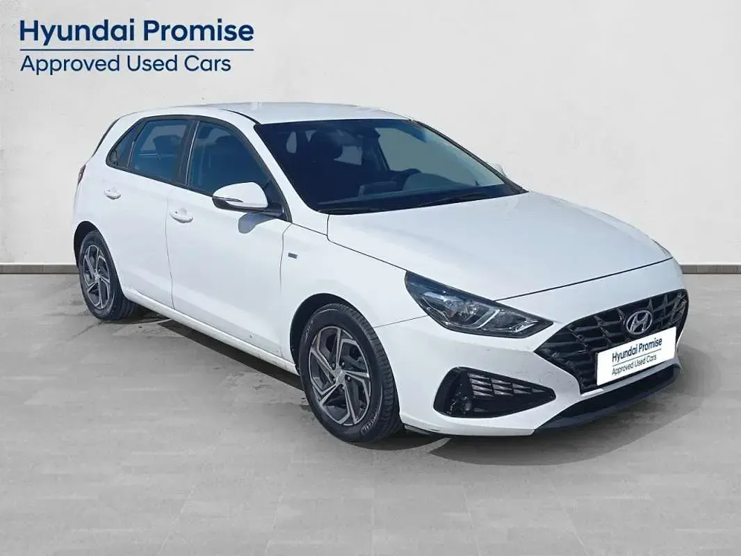 Usado Hyundai i30 120 CV (88 kW) 2022 Blanco Utilitario