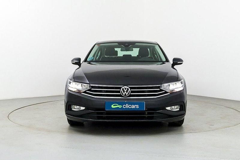 Usado VW Passat 150 CV (110 kW) 2021 Negro Berlina