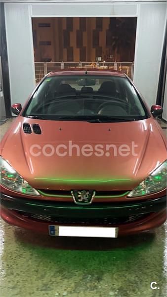 Rojo Usado 2005 Peugeot 206 Berlina | 2150 € (Precio justo) - Imagen 1/4