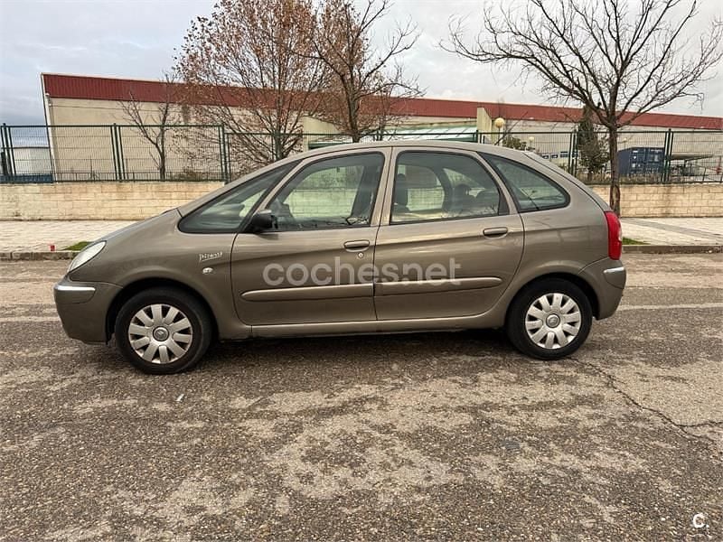 Usado Citroën Xsara Picasso Exclusive 92 CV (67 kW) 2009 Beige Monovolumen