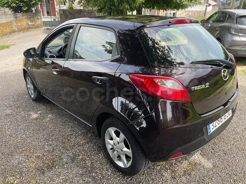 Usado Mazda 2 Active 68 CV (50 kW) 2008 Granate Utilitario
