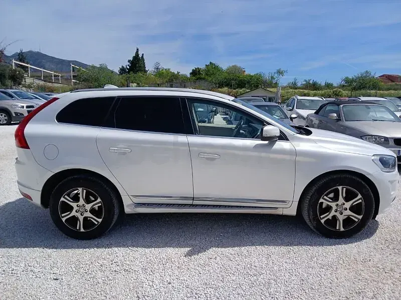 Usado Volvo XC60 Momentum 181 CV (133 kW) 2015 Blanco SUV