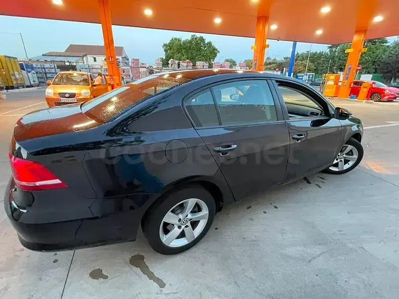Usado VW Passat 105 CV (77 kW) 2013 Negro Berlina