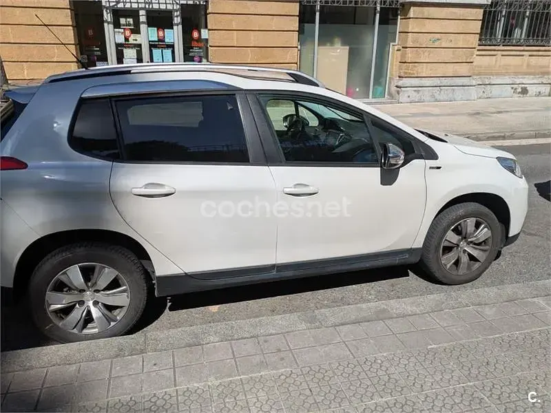 Usado Peugeot 2008 Style 110 CV (80 kW) 2016 Blanco SUV