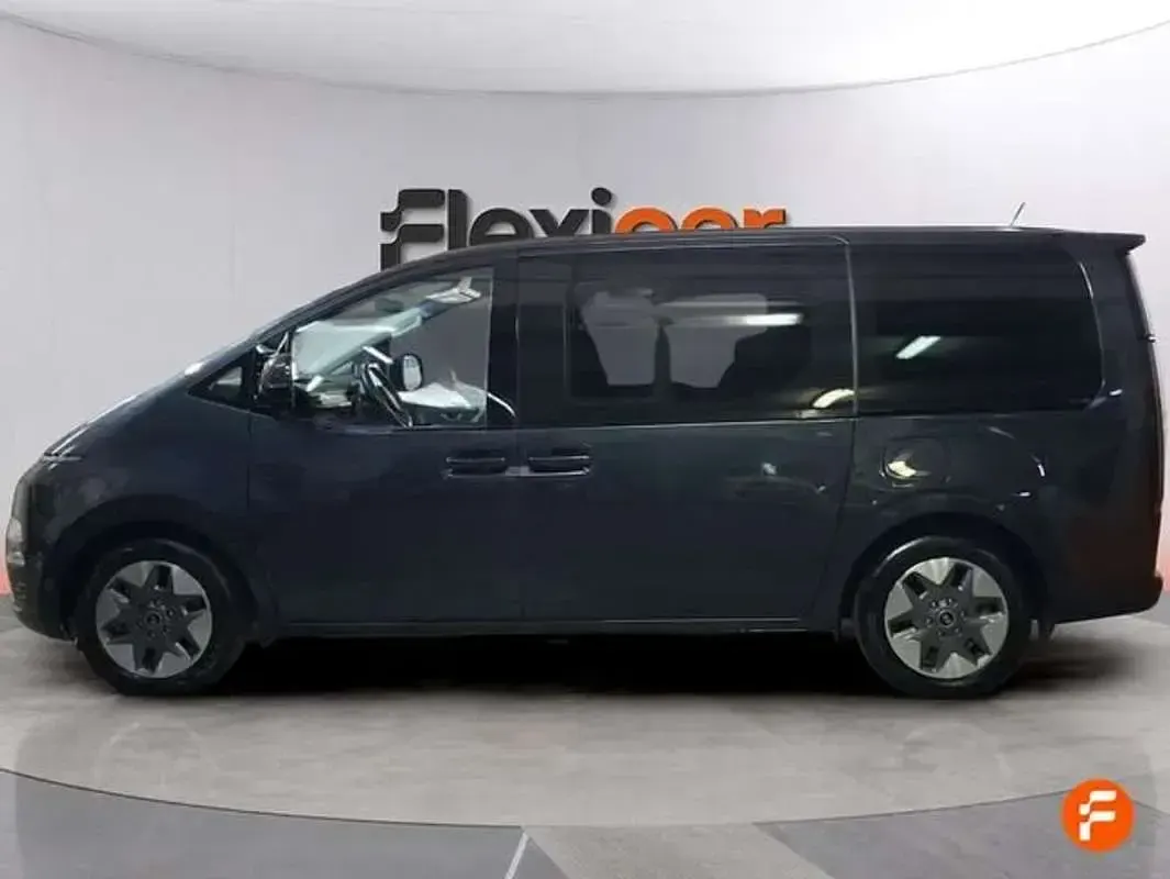 Usado Hyundai Staria 227 CV (166 kW) 2024 Gris Monovolumen