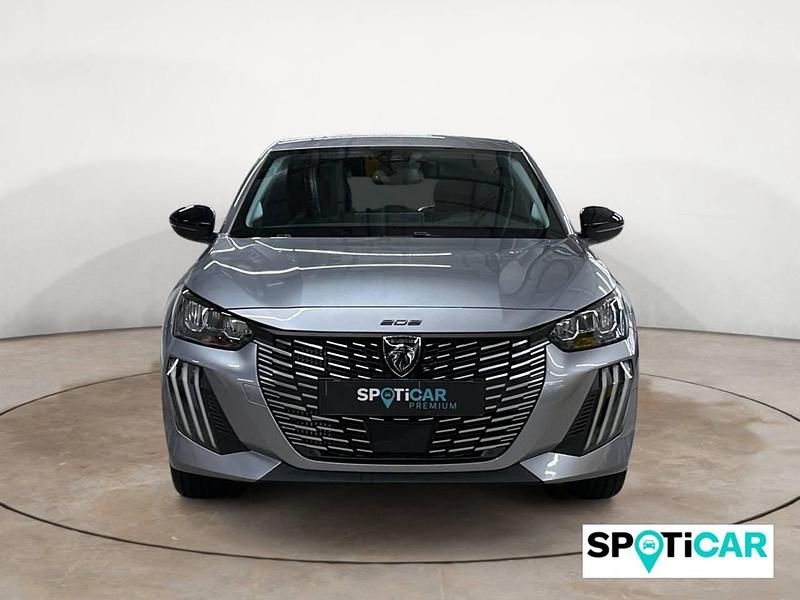 Usado Peugeot 208 Allure 100 CV (73 kW) 2025 Gris Utilitario