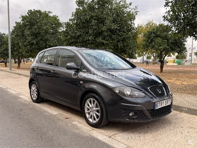 Gris / plata Usado 2010 Seat Altea Reference Monovolumen | 6999 € (Un poco caro) - Imagen 1/4