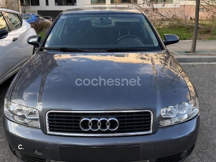 Usado Audi A4 150 CV (110 kW) 2001 Negro Berlina