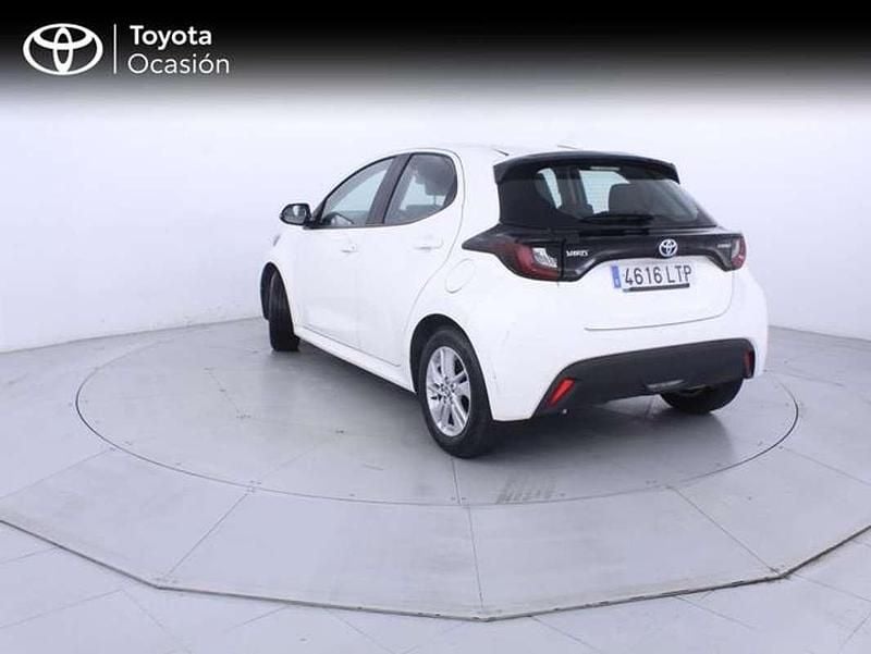 Usado Toyota Yaris Hybrid Business Edition 116 CV (85 kW) 2021 Blanco Utilitario