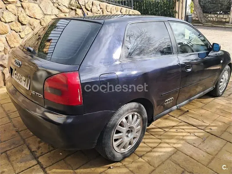 Usado Audi A3 Ambiente 110 CV (80 kW) 2000 Azul Utilitario