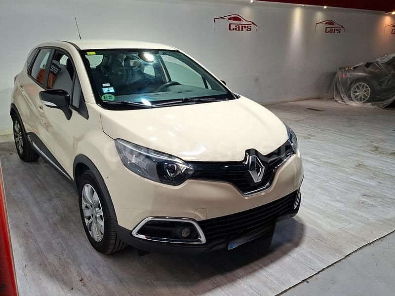 Usado Renault Captur Intens 90 HP (66 kW) 2015 Bege SUV