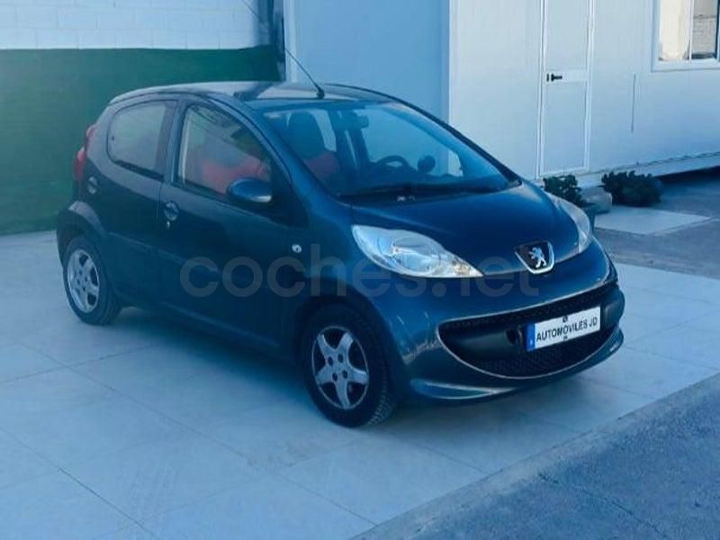 Usado Peugeot 107 54 CV (39 kW) 2009 Gris / plata Utilitario