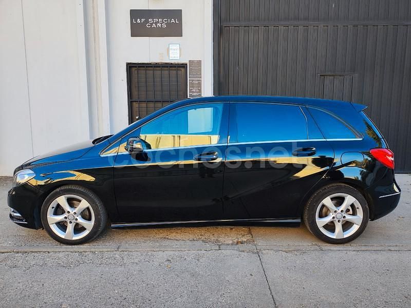 Usado Mercedes B180 122 CV (89 kW) 2013 Negro Monovolumen