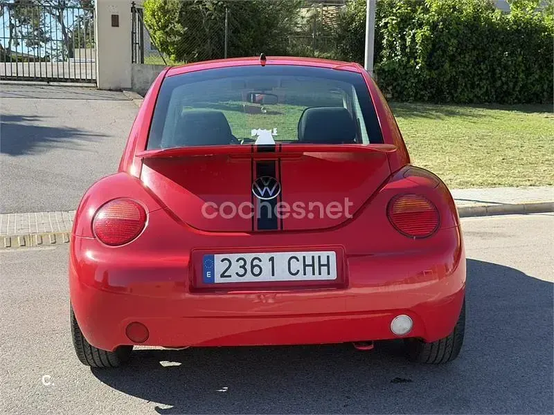 Usado VW New Beetle 102 CV (75 kW) 2003 Rojo Utilitario