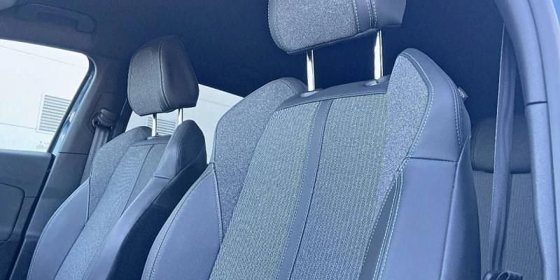 Usado Peugeot 3008 Allure 131 CV (96 kW) 2021 Azul SUV