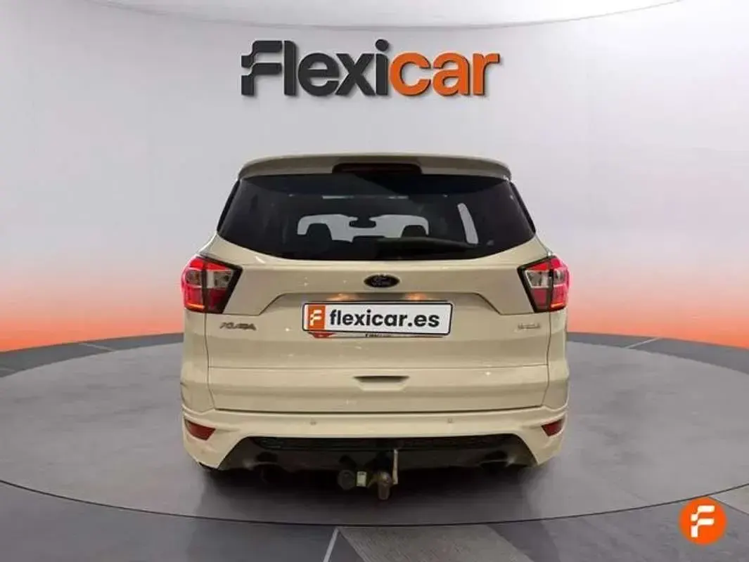 Usado Ford Kuga ST-Line 182 CV (133 kW) 2018 Blanco SUV