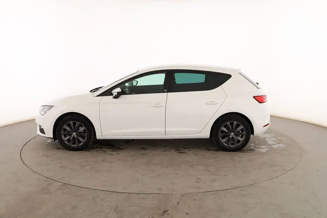 Usado Seat Leon Style 131 CV (96 kW) 2020 Blanco Berlina