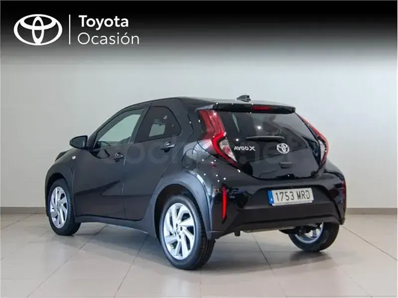 Usado Toyota Aygo X Play 72 CV (52 kW) 2024 Negro SUV