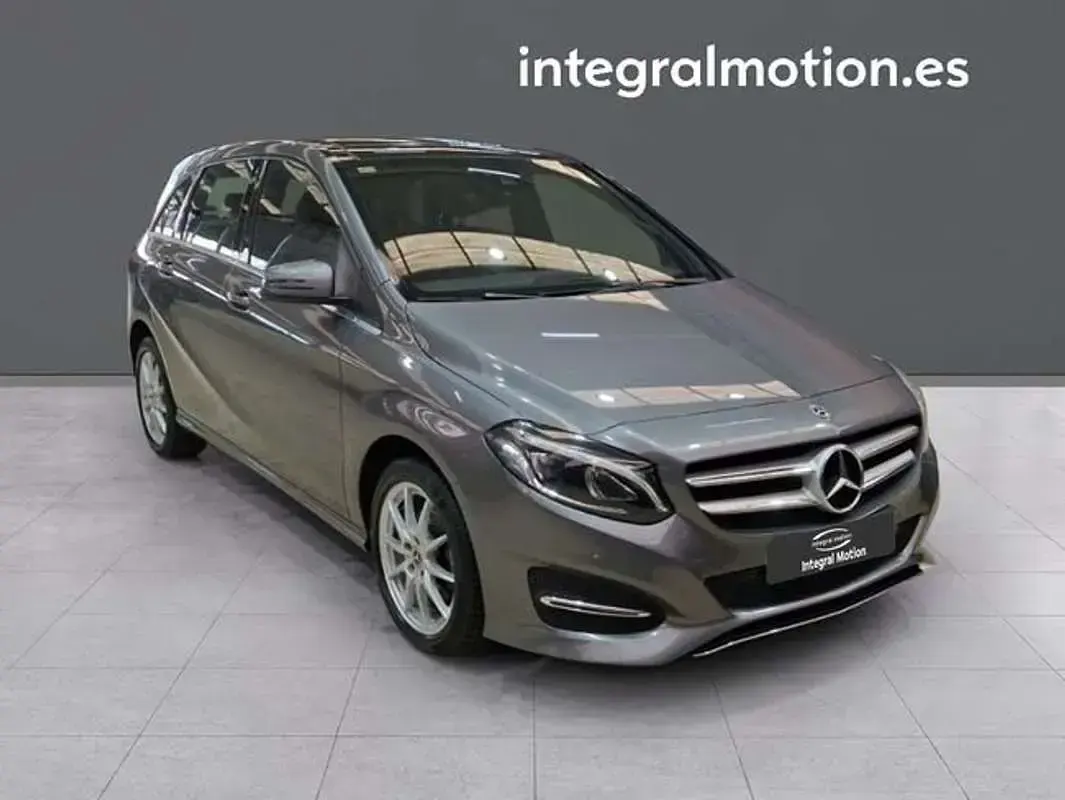 Usado Mercedes B200 156 CV (114 kW) 2017 Gris Utilitario