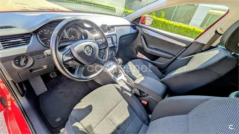 Usado Skoda Octavia Elegance 105 CV (77 kW) 2014 Rojo Utilitario