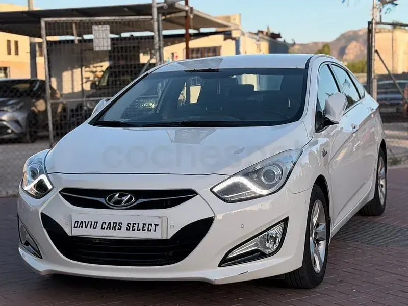 Usado Hyundai i40 136 CV (100 kW) 2013 Blanco Berlina