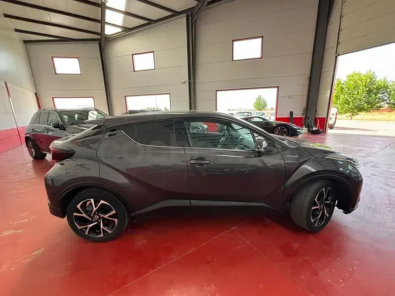 Usado Toyota C-HR Advance 122 CV (89 kW) 2021 Gris / plata SUV