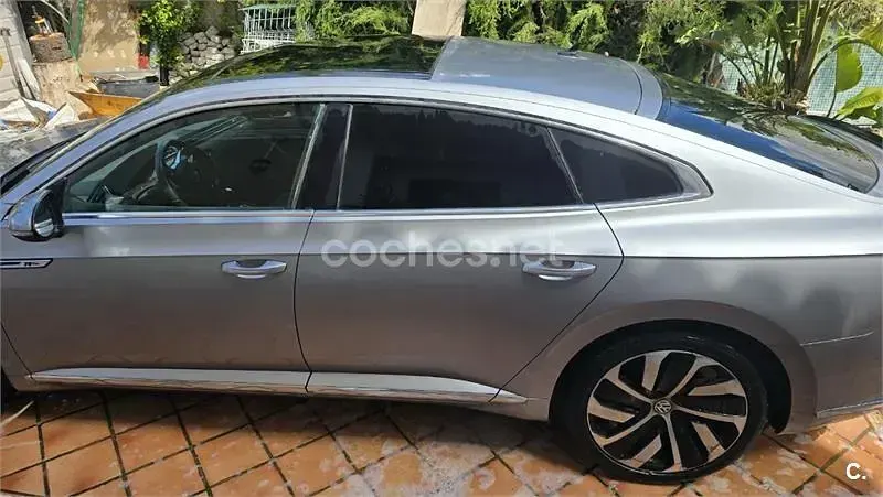 Usado VW Arteon R-line 190 CV (139 kW) 2018 Gris / plata Utilitario