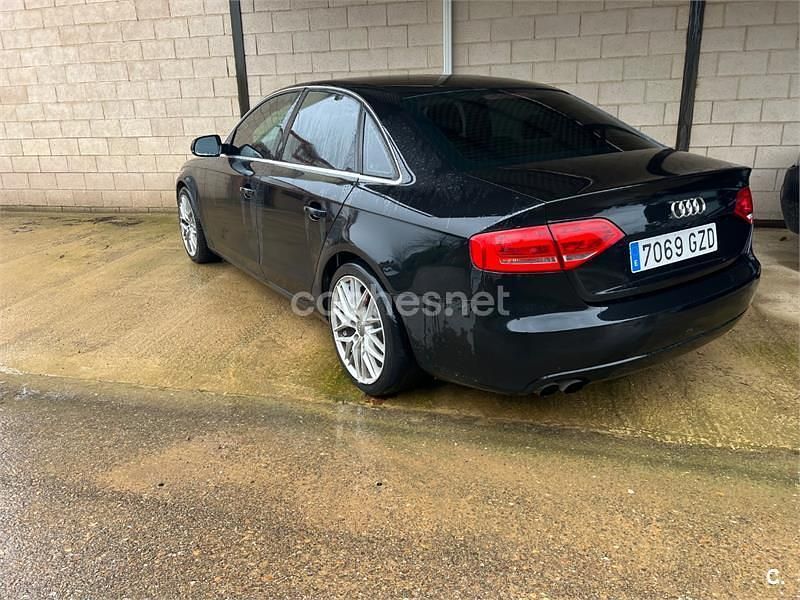 Usado Audi A4 136 CV (100 kW) 2010 Negro Berlina
