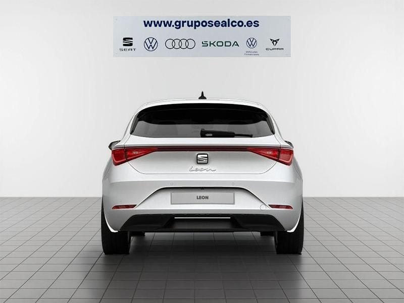 Usado Seat Leon Style 116 CV (85 kW) 2025 Blanco Berlina