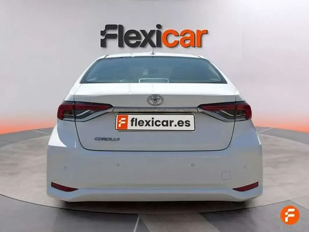 Usado Toyota Corolla 125 CV (91 kW) 2022 Blanco Berlina