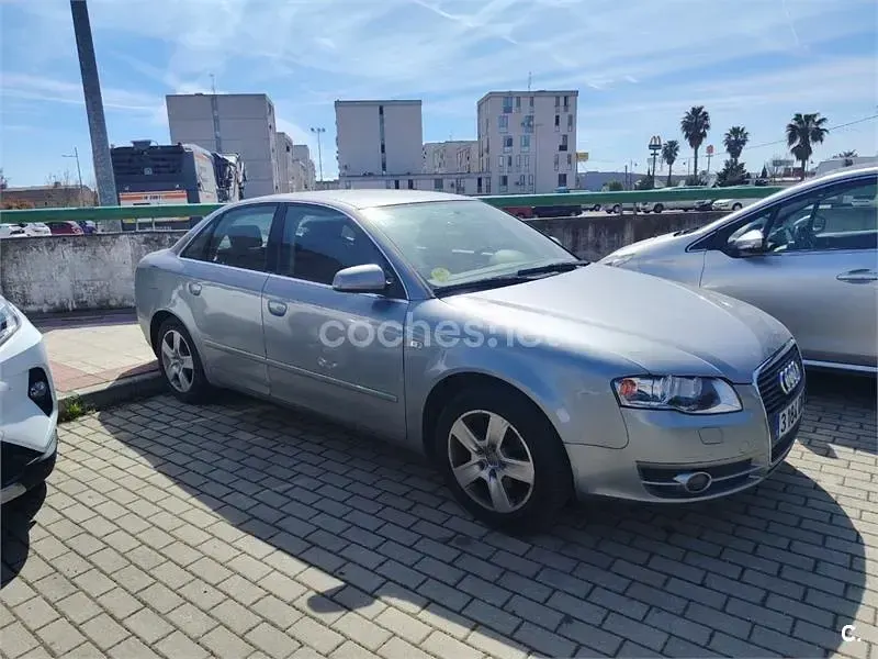 Usado Audi A4 140 CV (102 kW) 2005 Gris / plata Berlina