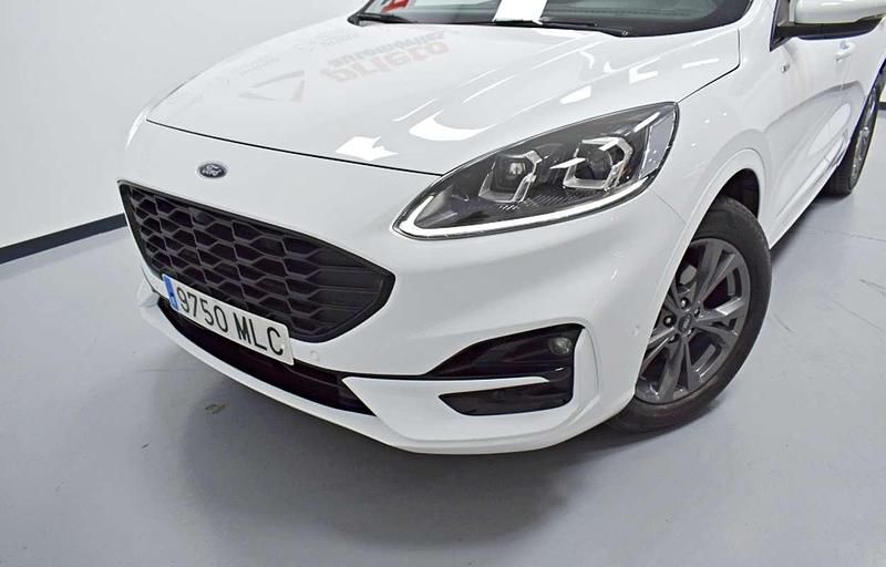 Usado Ford Kuga ST-Line X 190 CV (139 kW) 2023 Blanco SUV