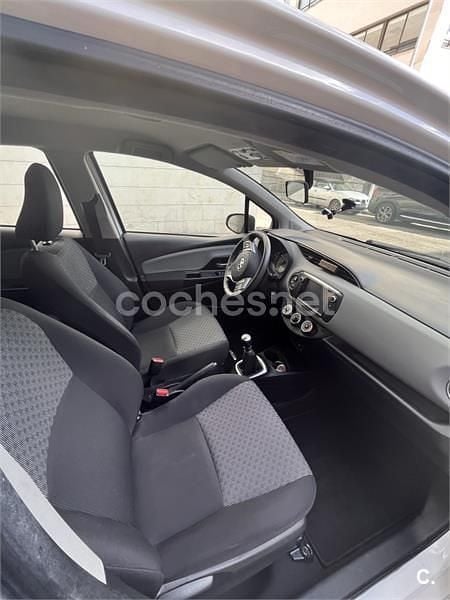 Blanco Usado 2015 Toyota Yaris City Berlina | 7800 € (Buen precio) - Imagen 1/4