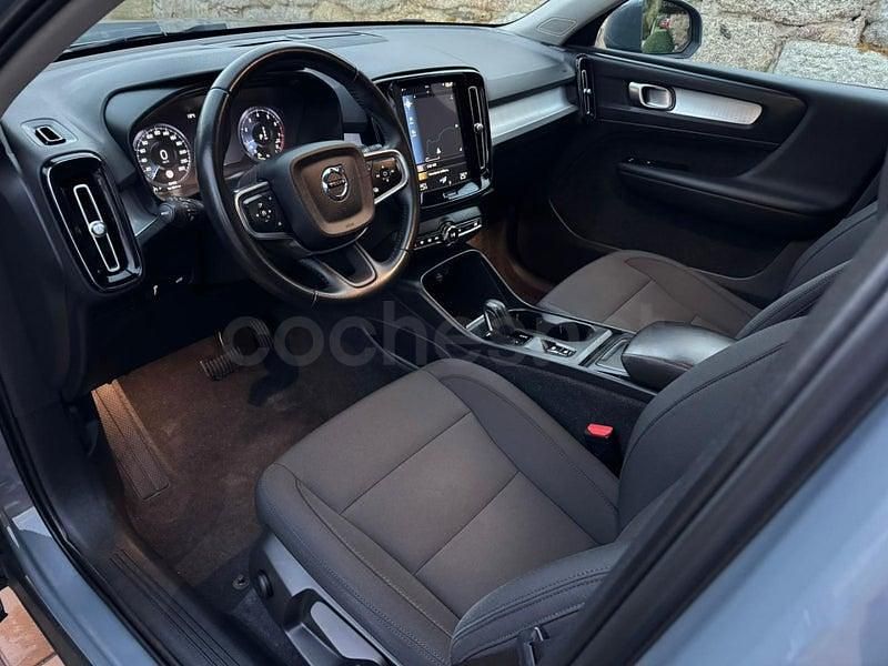 Usado Volvo XC40 Momentum 163 CV (119 kW) 2021 Gris / plata SUV