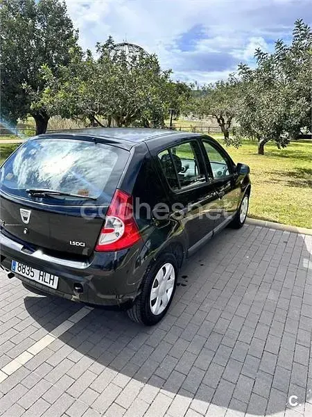 Usado Dacia Sandero Ambiance 75 HP (55 kW) 2012 Preto Sedan