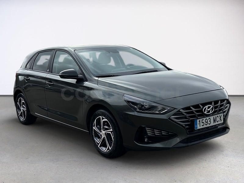 Usado Hyundai i30 N Line 120 CV (88 kW) 2022 Gris / plata Berlina